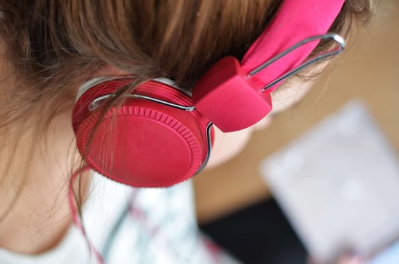 close-up-hair-headphone-3100 (1)